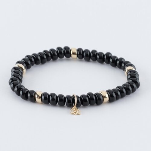 Y&G Onyx Edelstenen armband (6x4mm kralen) | Vijf 14kt gouden beads & tulp logo Onze armbanden hebben een luxe uitstraling, zijn perfect om solo te dragen, maar je kunt ze uiteraard ook combineren.